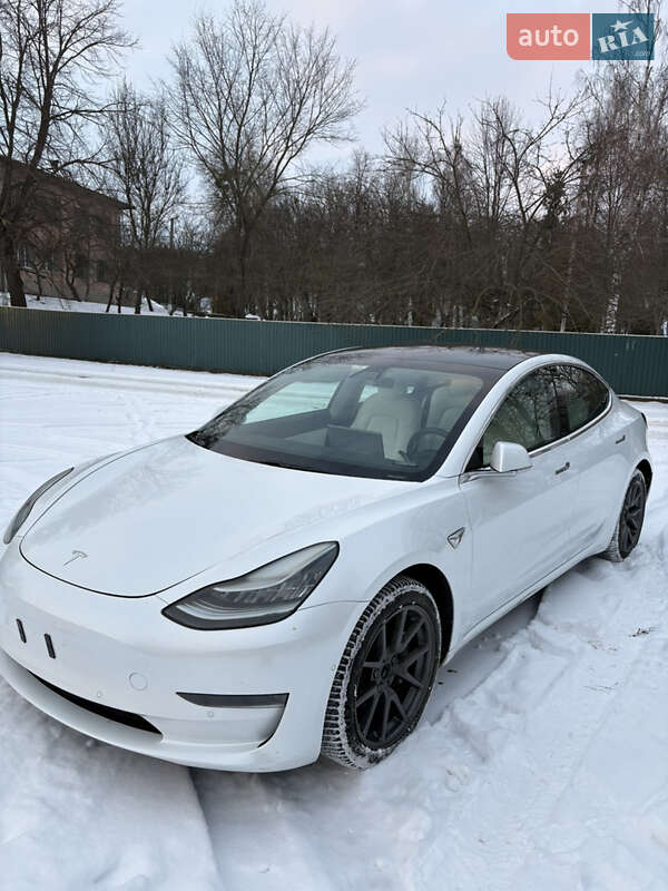 Седан Tesla Model 3 2019 в Киеве