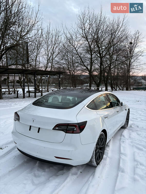 Седан Tesla Model 3 2019 в Киеве