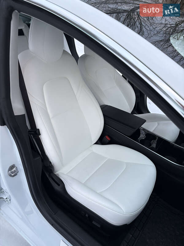 Седан Tesla Model 3 2019 в Киеве