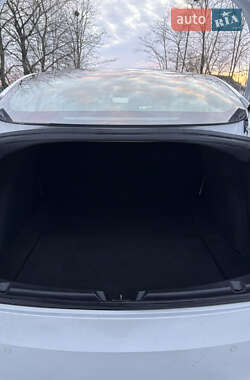 Седан Tesla Model 3 2019 в Киеве