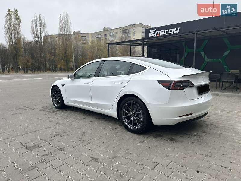 Седан Tesla Model 3 2018 в Києві