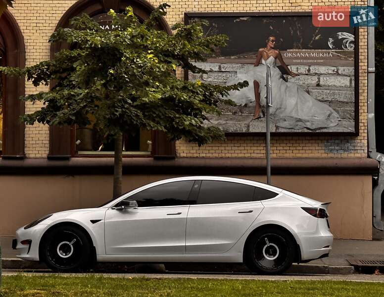 Седан Tesla Model 3 2018 в Києві