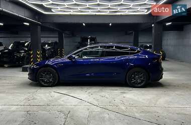 Седан Tesla Model 3 2024 в Черновцах