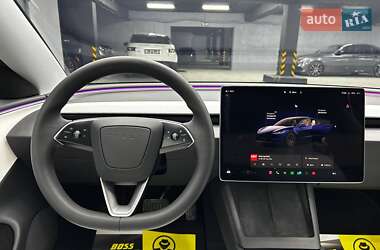 Седан Tesla Model 3 2024 в Черновцах