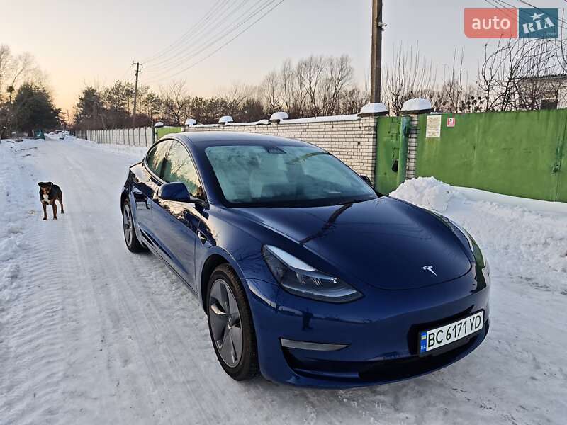 Седан Tesla Model 3 2023 в Львове