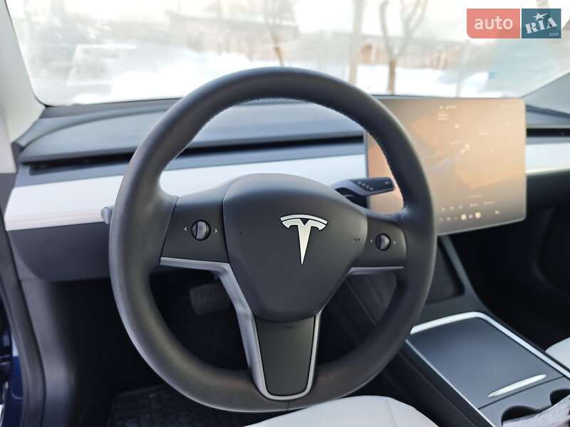 Седан Tesla Model 3 2023 в Львове