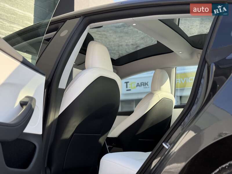 Седан Tesla Model 3 2024 в Киеве