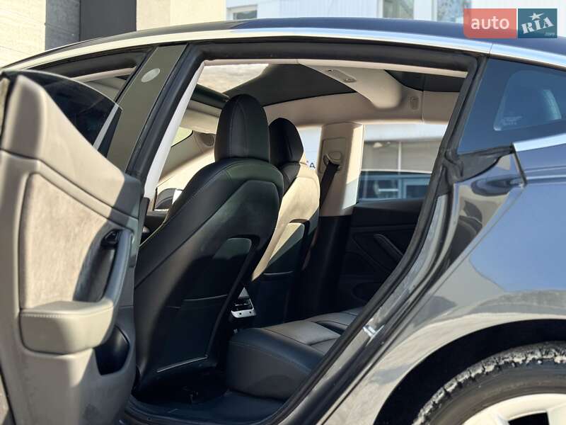 Седан Tesla Model 3 2019 в Києві