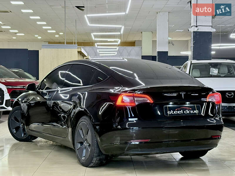 Седан Tesla Model 3 2021 в Николаеве