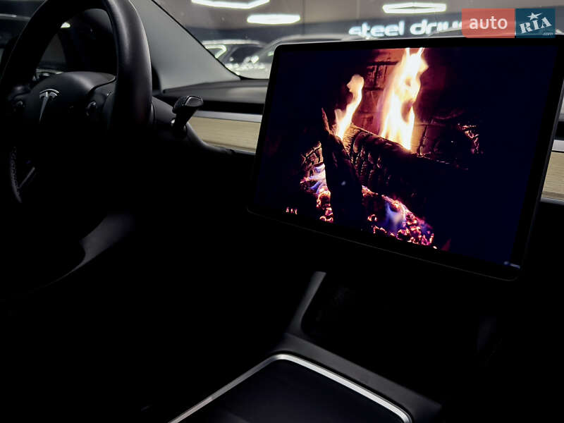 Седан Tesla Model 3 2021 в Николаеве