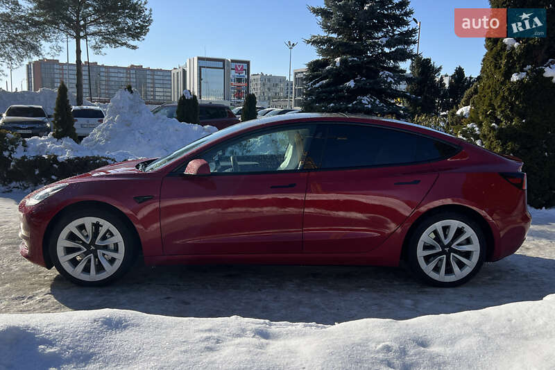 Седан Tesla Model 3 2023 в Львове