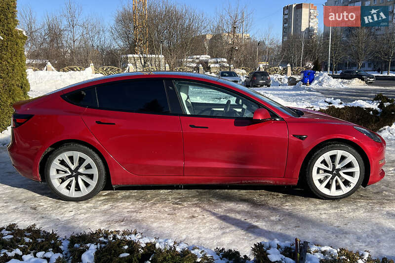 Седан Tesla Model 3 2023 в Львове