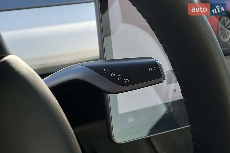 Седан Tesla Model 3 2023 в Львове