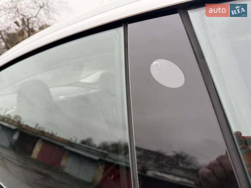 Седан Tesla Model 3 2018 в Киеве