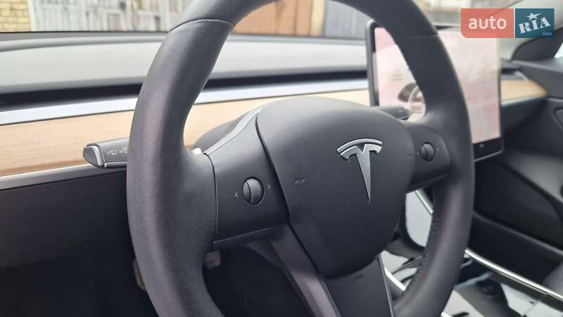 Седан Tesla Model 3 2020 в Києві