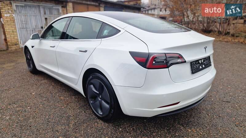 Седан Tesla Model 3 2020 в Києві