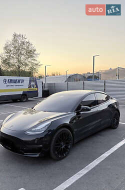 Седан Tesla Model 3 2019 в Дніпрі