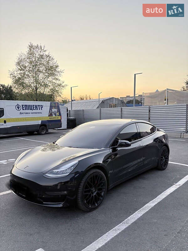 Седан Tesla Model 3 2019 в Дніпрі