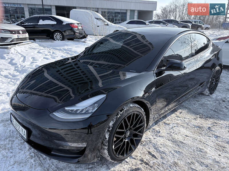Седан Tesla Model 3 2019 в Дніпрі