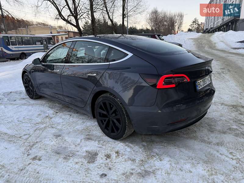 Седан Tesla Model 3 2019 в Львове