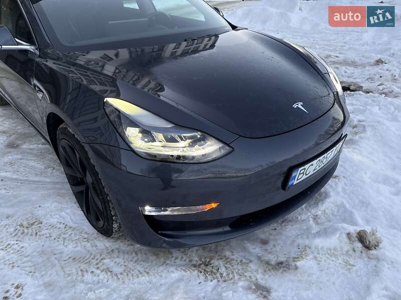 Седан Tesla Model 3 2019 в Львове
