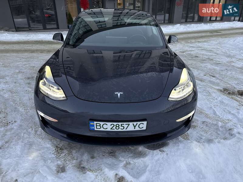 Седан Tesla Model 3 2019 в Львове