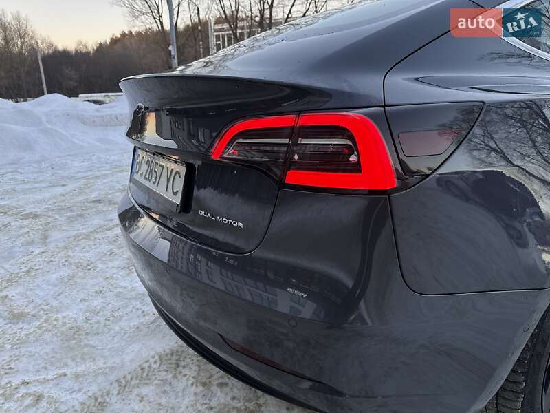 Седан Tesla Model 3 2019 в Львове
