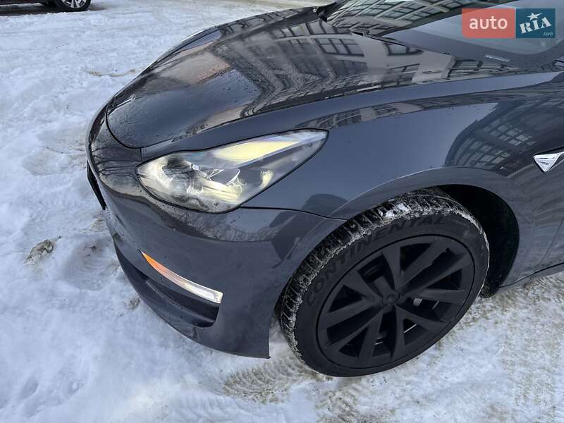 Седан Tesla Model 3 2019 в Львове