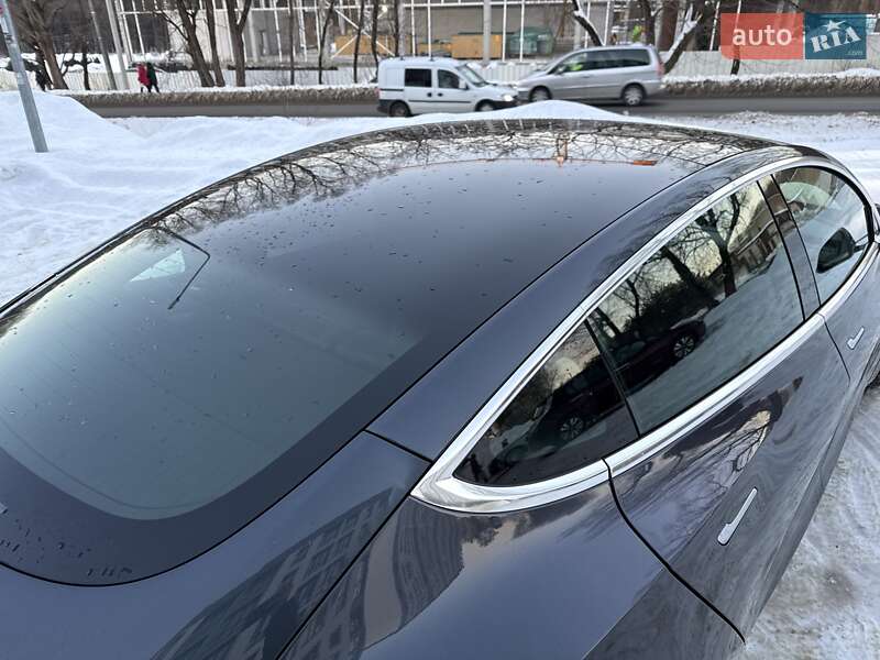 Седан Tesla Model 3 2019 в Львове