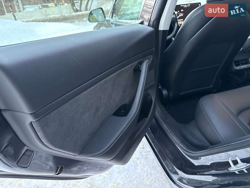 Седан Tesla Model 3 2019 в Львове