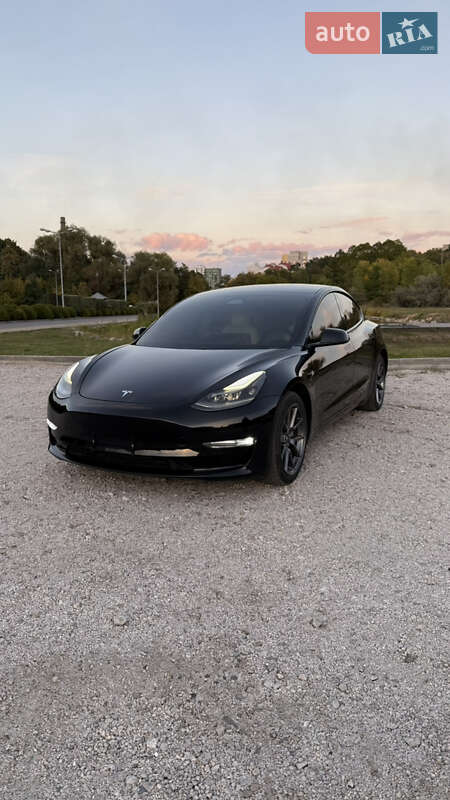 Седан Tesla Model 3 2021 в Дніпрі