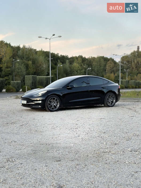 Седан Tesla Model 3 2021 в Дніпрі