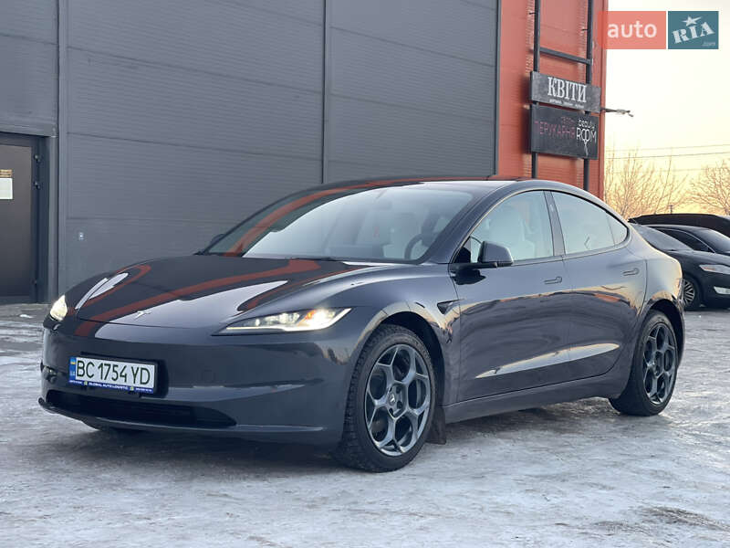 Tesla Model 3 2024