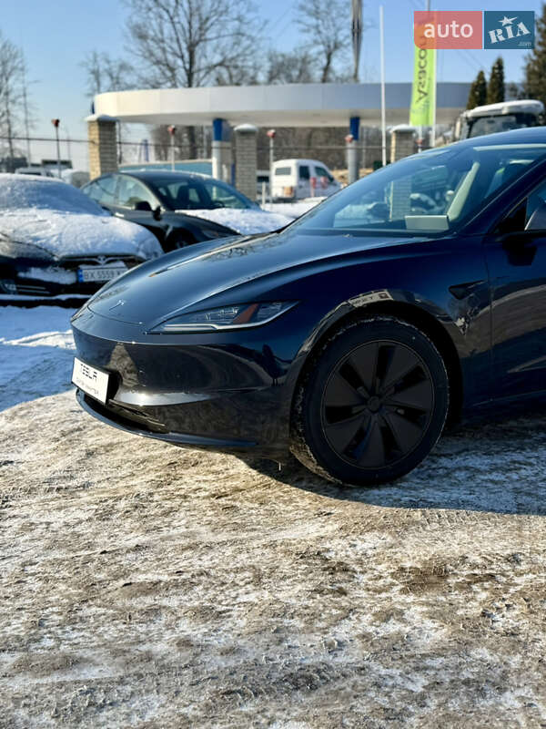 Седан Tesla Model 3 2024 в Вінниці