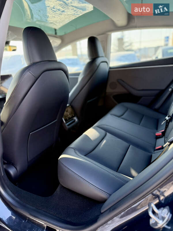 Седан Tesla Model 3 2024 в Вінниці