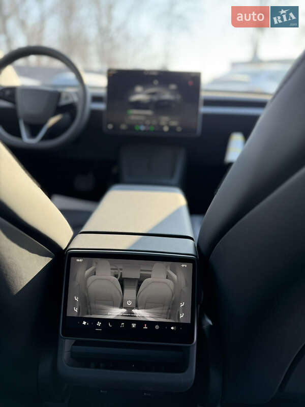 Седан Tesla Model 3 2024 в Вінниці