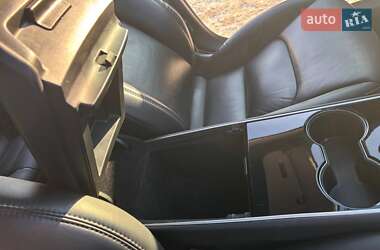 Седан Tesla Model 3 2019 в Ирпене