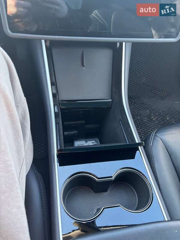 Седан Tesla Model 3 2019 в Ирпене