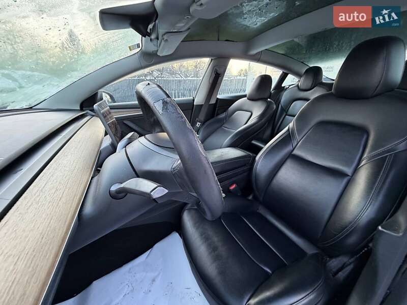 Седан Tesla Model 3 2022 в Луцьку