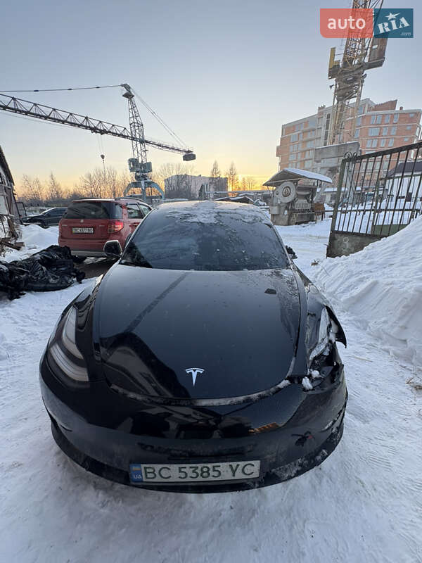Седан Tesla Model 3 2018 в Львові
