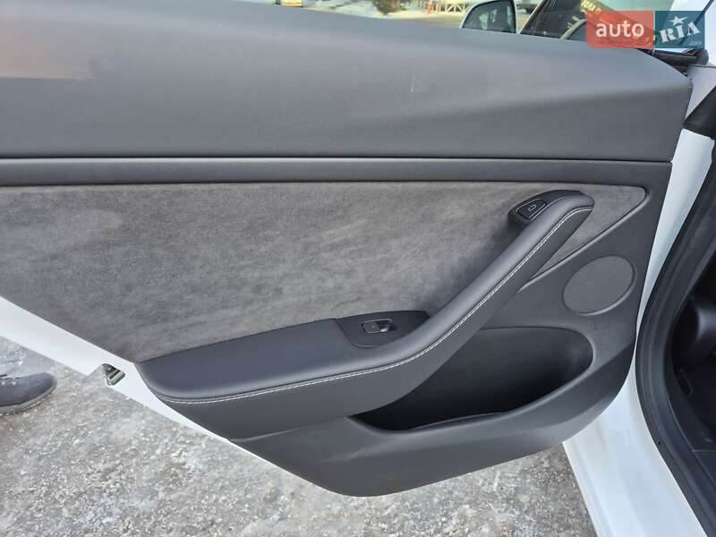 Седан Tesla Model 3 2022 в Вінниці