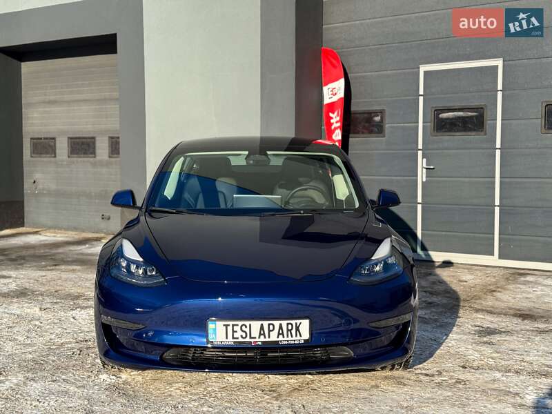 Седан Tesla Model 3 2022 в Киеве
