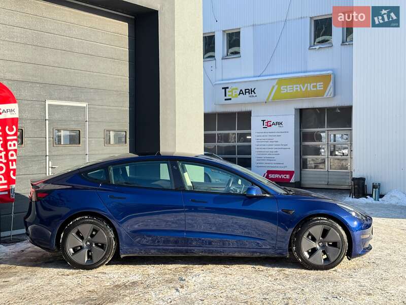 Седан Tesla Model 3 2022 в Киеве