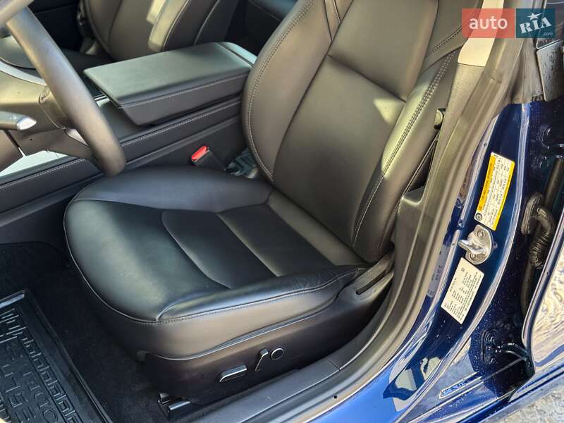 Седан Tesla Model 3 2022 в Киеве