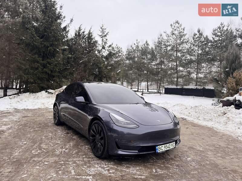 Седан Tesla Model 3 2022 в Львове