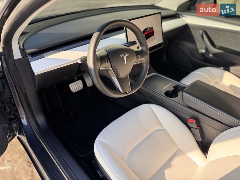 Седан Tesla Model 3 2022 в Львове