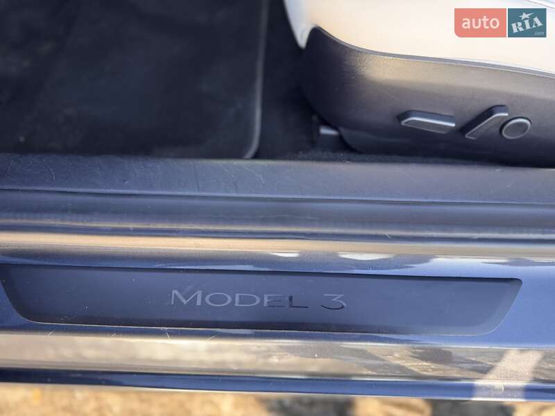 Седан Tesla Model 3 2022 в Львове