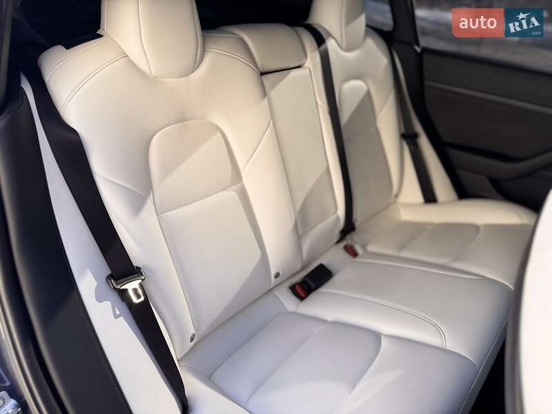 Седан Tesla Model 3 2022 в Львове