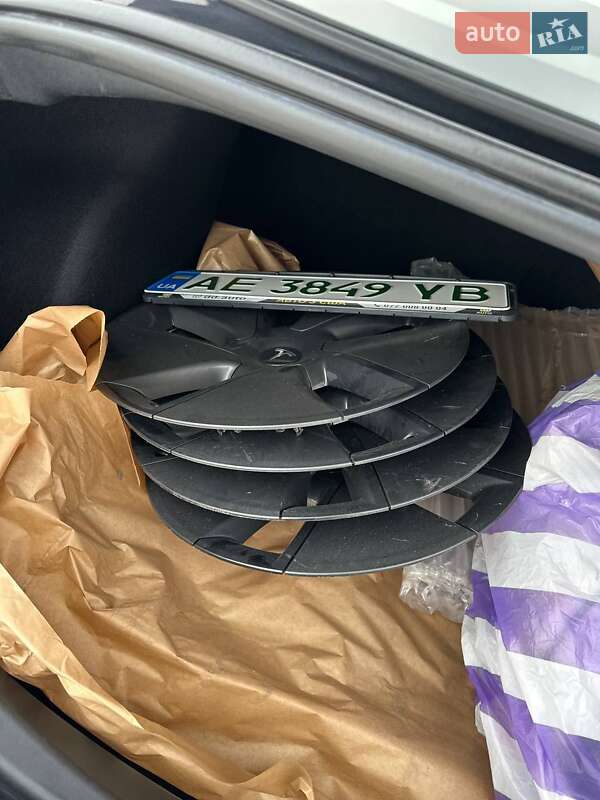 Седан Tesla Model 3 2021 в Днепре