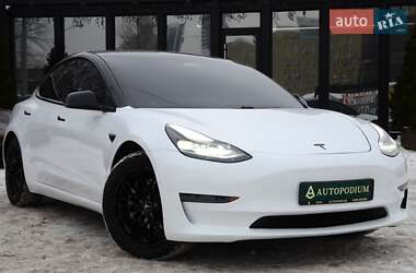 Седан Tesla Model 3 2021 в Киеве